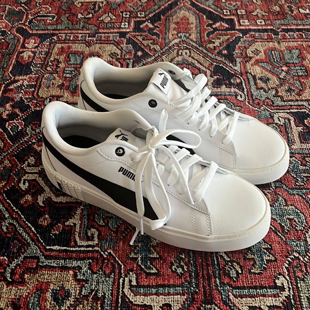 Women’s platform Puma sneakers